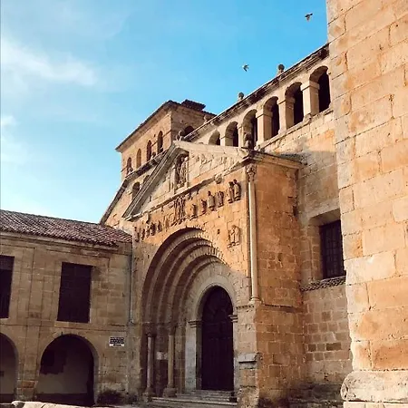 Santillana فندق