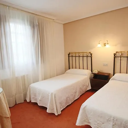 Hotel Santillana 3*