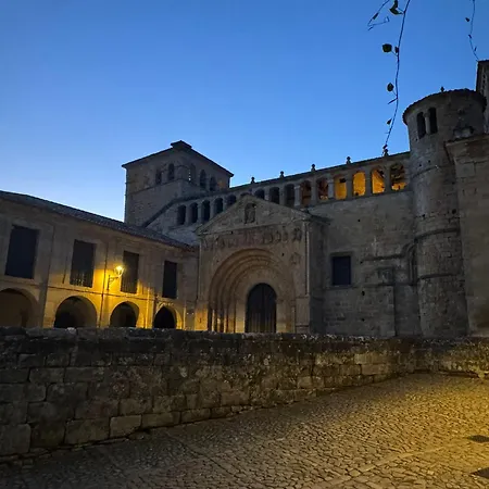Hotel Santillana 3*