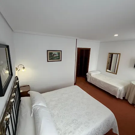 Santillana Hotel 3*