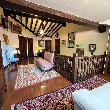 Santillana Hotel 3*