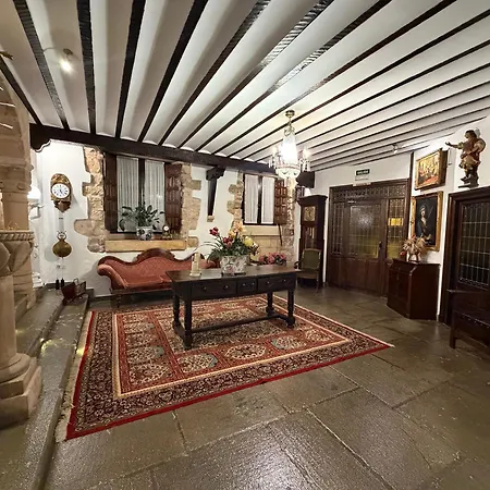 Hotel Santillana 3*