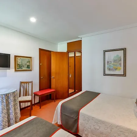 Santillana Hotel 3*