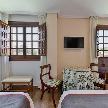 Hotel Santillana 3*