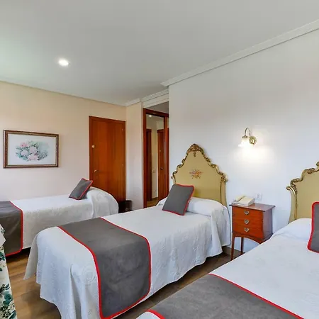 Hotel Santillana 3*