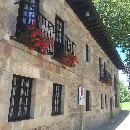 Hotel Santillana 3*