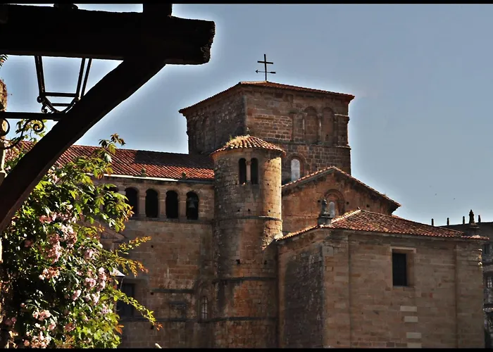 Santillana 3* Сантильяна-дель-Мар