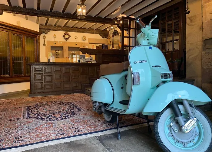 Santillana 3* Сантильяна-дель-Мар