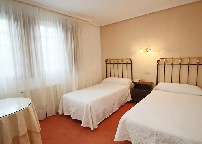 Отель Santillana 3*