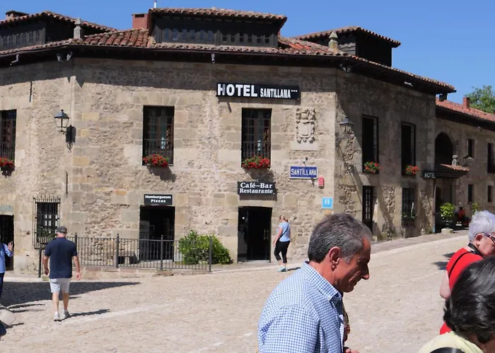 Отель Santillana