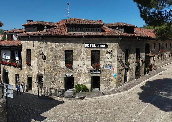 Santillana Hotel 3*