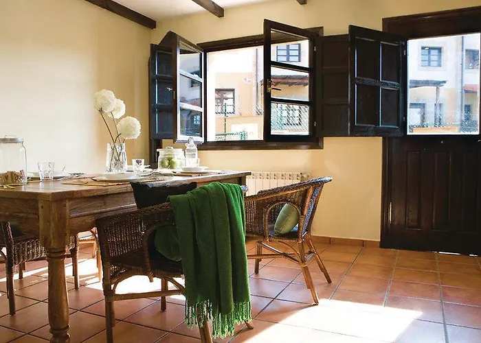 Santillana 3* Сантильяна-дель-Мар