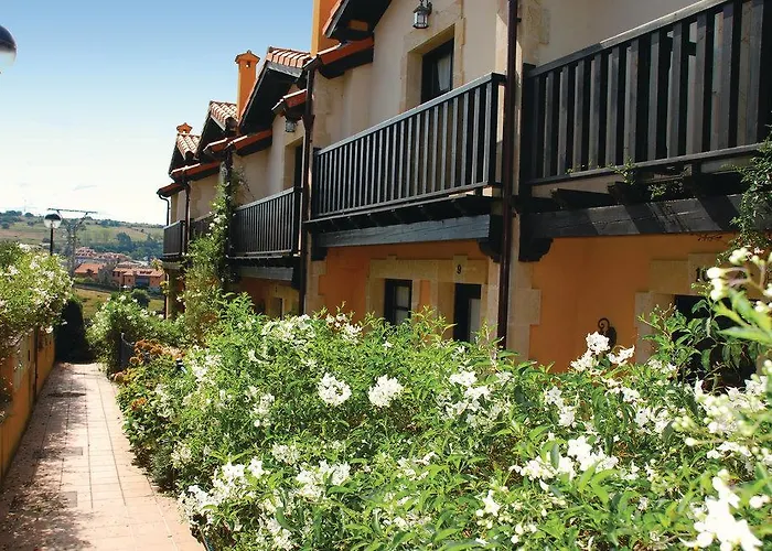 Отель Santillana