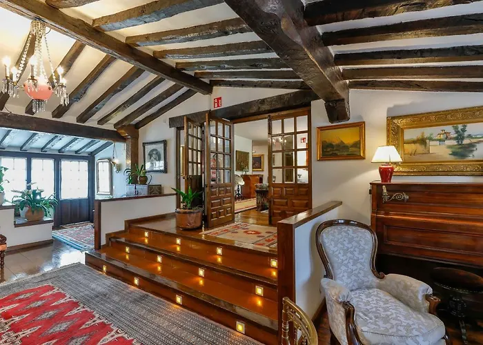 Отель Santillana 3*