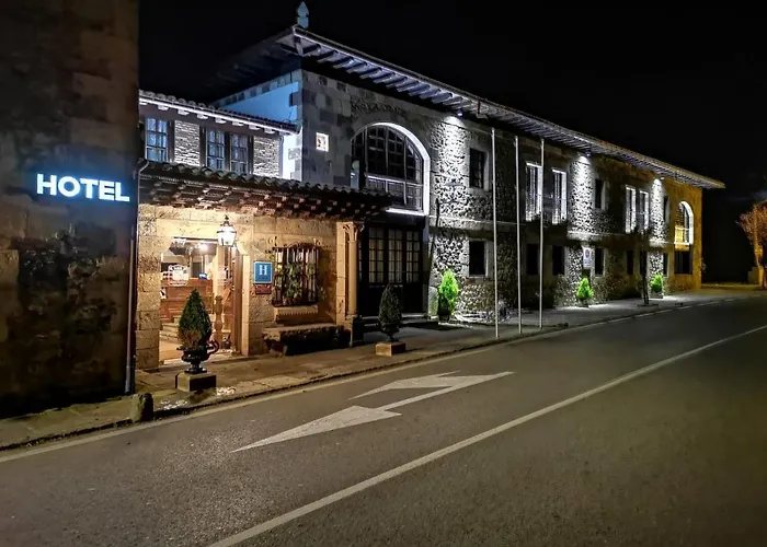 Santillana 3* Сантильяна-дель-Мар