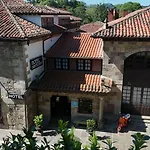 Hotell Santillana 3*