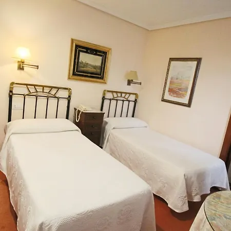 Отель Santillana 3*