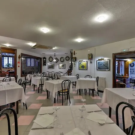 Santillana 3* Сантильяна-дель-Мар