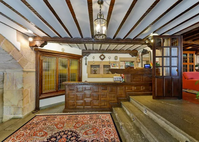 Hotell Santillana 3*